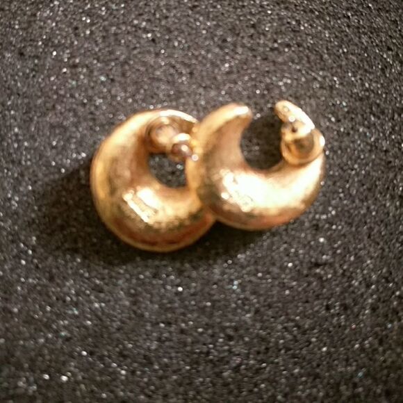Vintage Monet earrings  - Picture 2 of 4